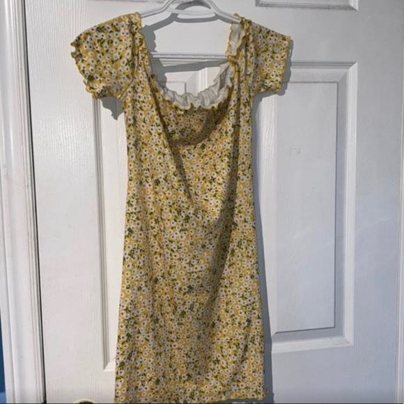 Yellow floral off shoulder ruffle dress - Picture 2 of 3